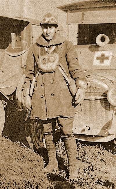 Rupert Lindsey with gas mask, near Verdun, France, August 1917