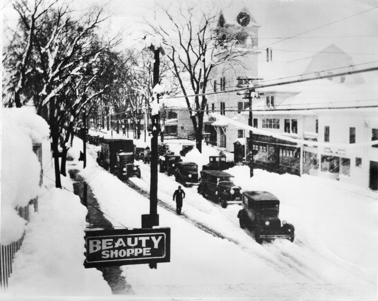 1930s snowstorm in the town center